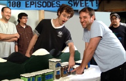 spMatt_and_Trey_Cutting_100th_Episode_Cake